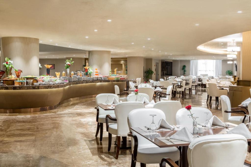 Copthorne Al Naseem yemek alanı