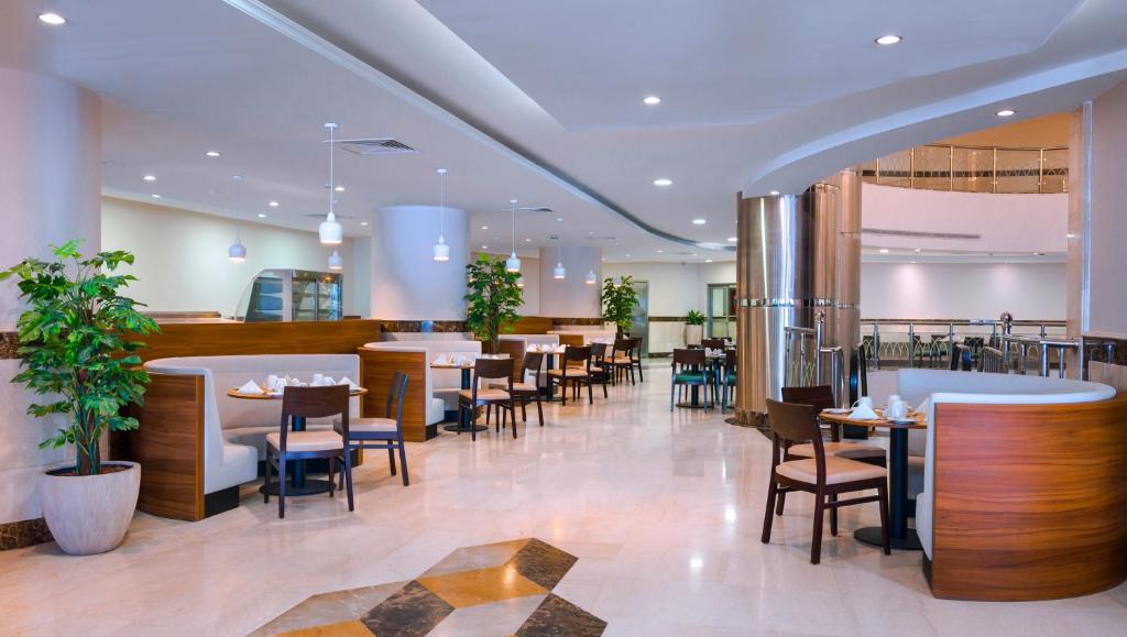 M Hotel Al Dana yemek alanı