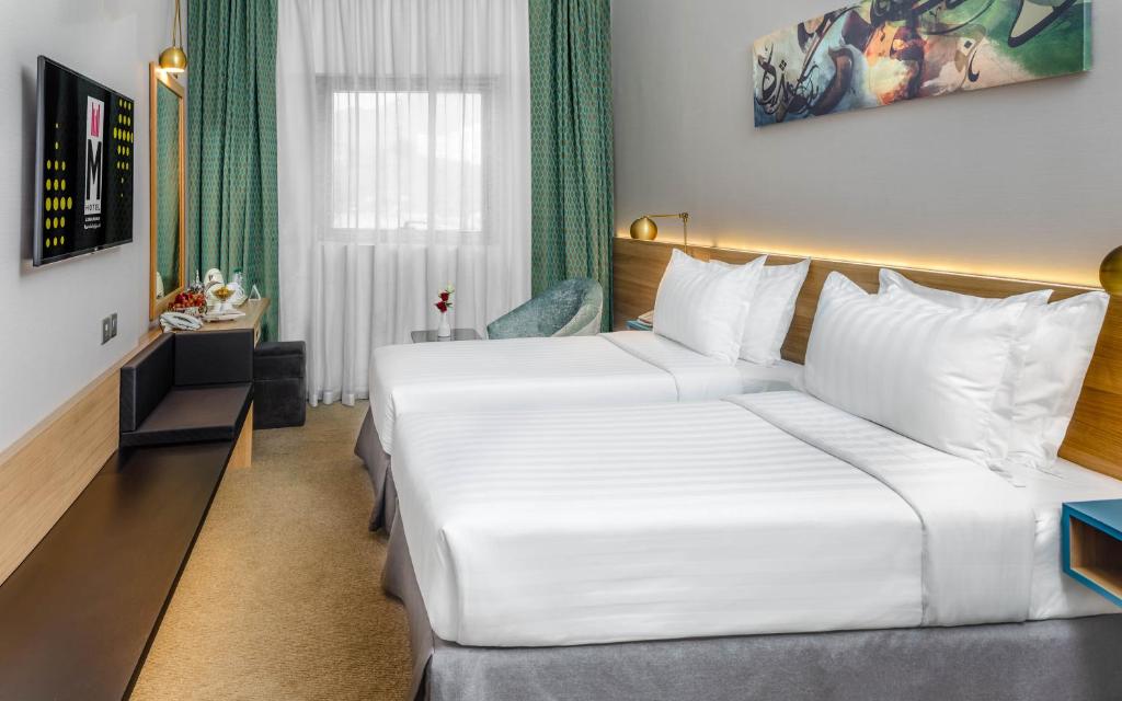 M Hotel Al Dana çift kişilik oda