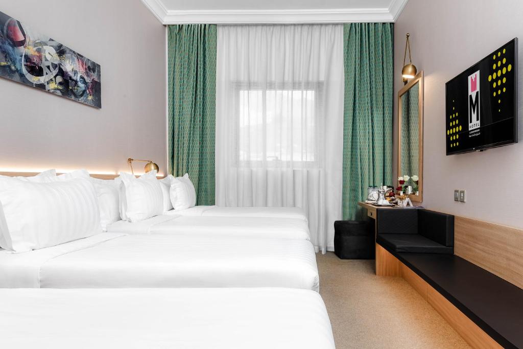 M Hotel Al Dana dört kişilik oda
